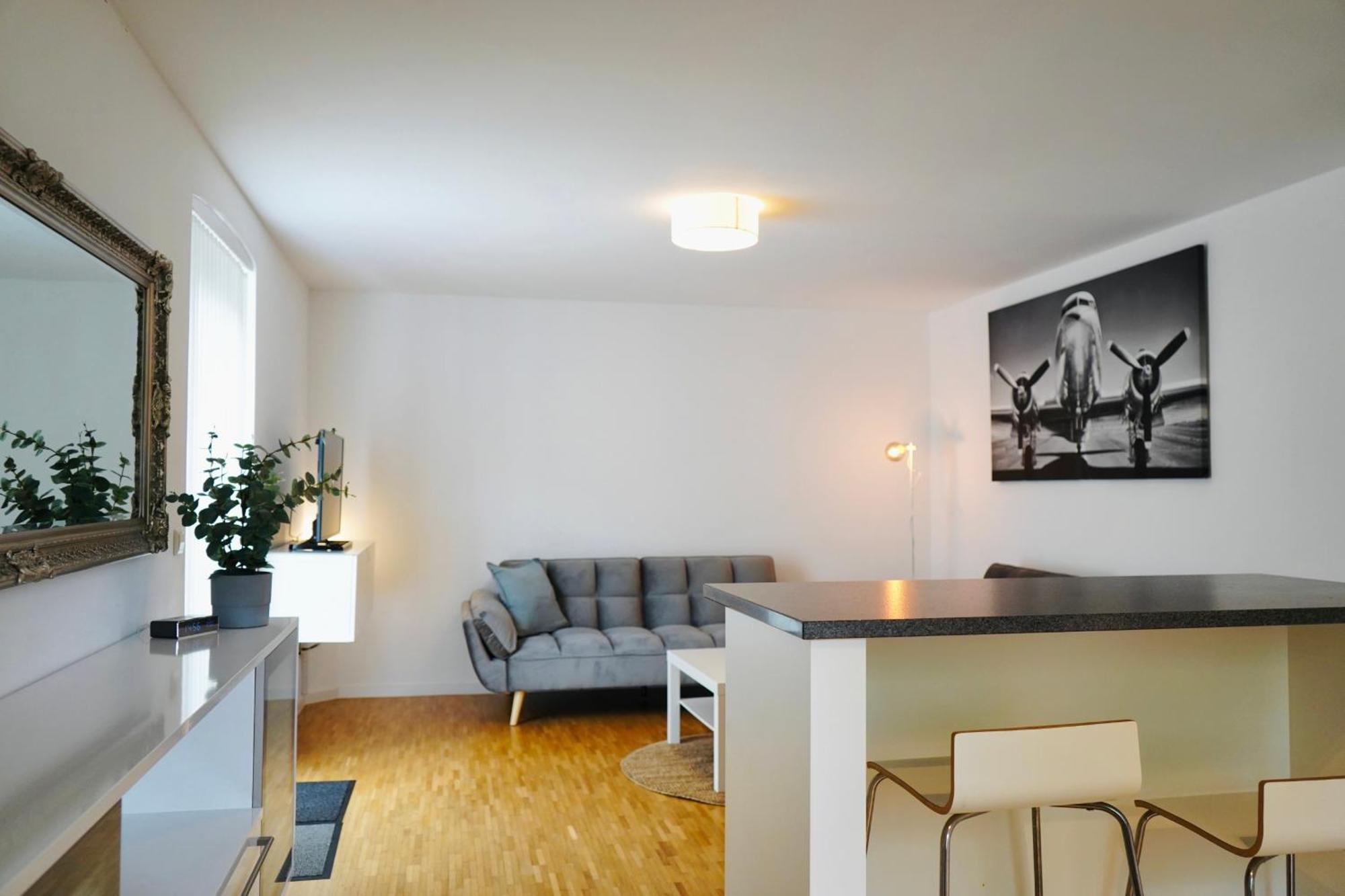 Stilvolles Apartment In Stadtnaehe-Parkplatz- 4 Personen- Balkon Вольфсбург Экстерьер фото