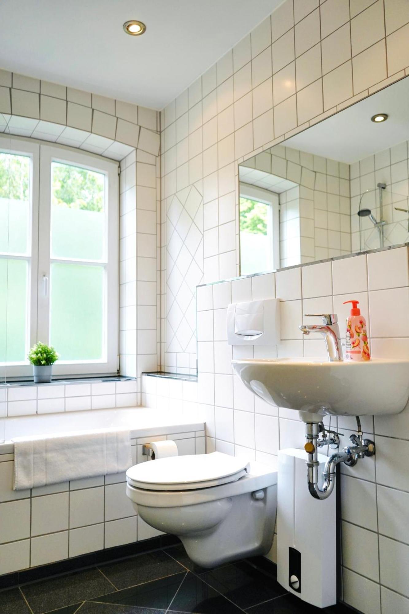 Stilvolles Apartment In Stadtnaehe-Parkplatz- 4 Personen- Balkon Вольфсбург Экстерьер фото